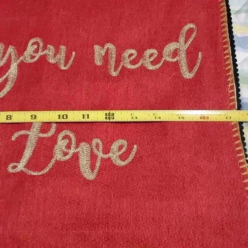 2 pillow covers (not the same)